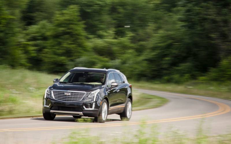 Comparison Cadillac XT5 Luxury 2019 vs GMC Terrain Denali 2019